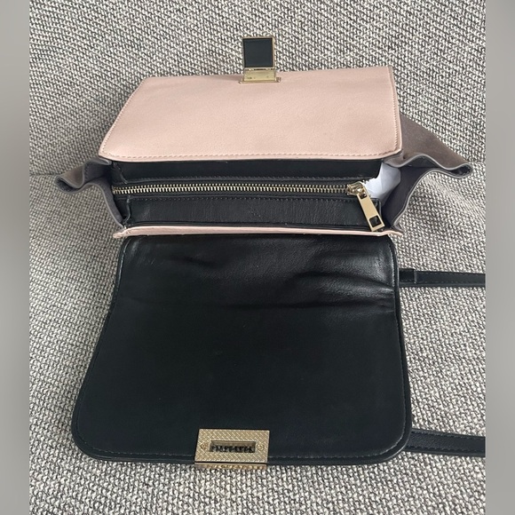 Elegant Black and Pink Satchel with Gold Accent - Picture 14 of 16